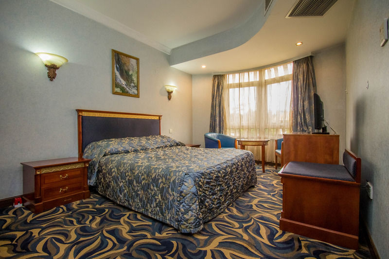 City Royal Resort Hotel Kyambogo  Exterior photo