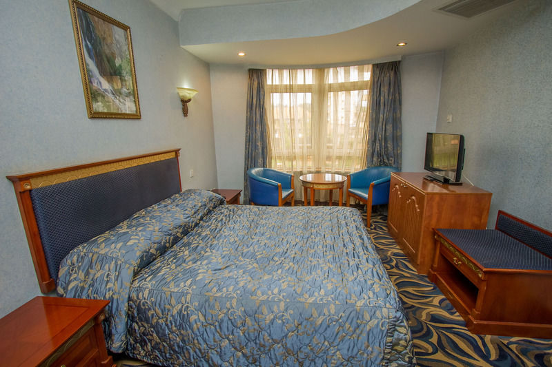 City Royal Resort Hotel Kyambogo  Exterior photo