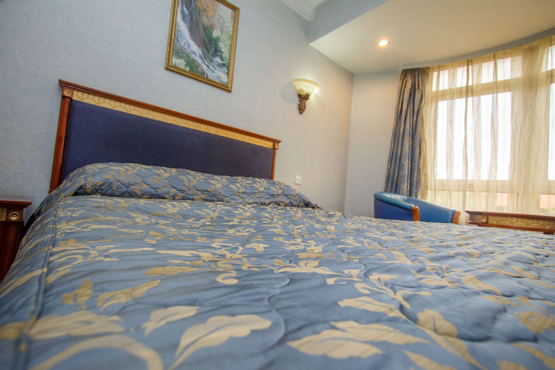 City Royal Resort Hotel Kyambogo  Exterior photo