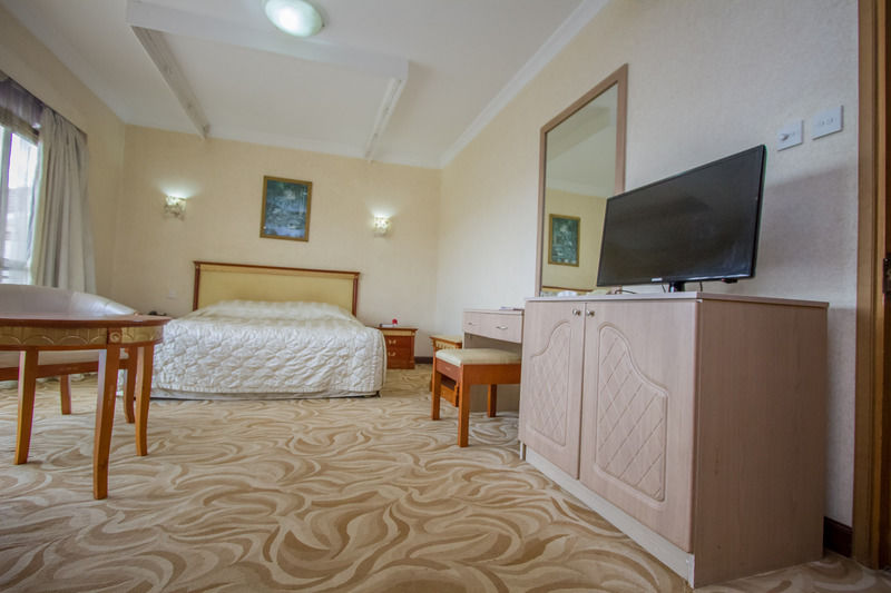 City Royal Resort Hotel Kyambogo  Exterior photo
