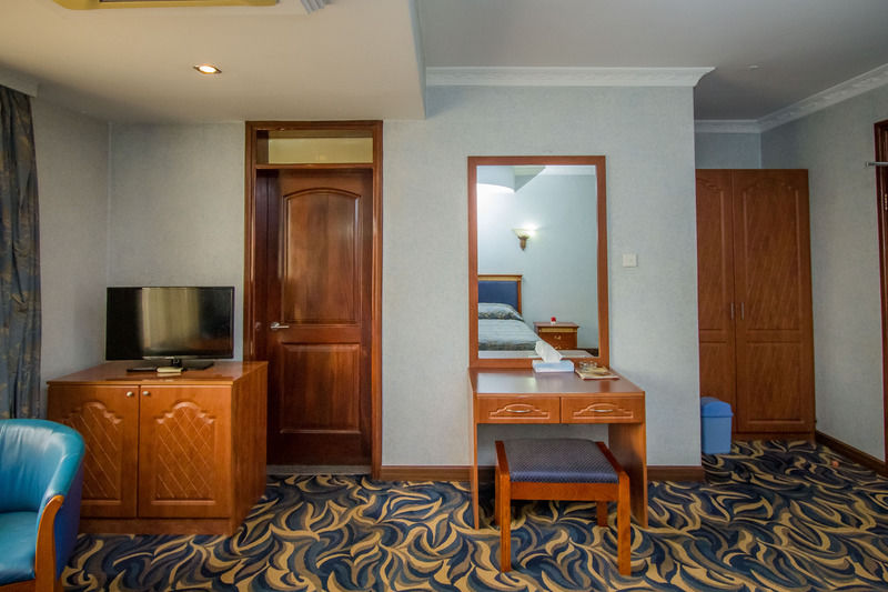 City Royal Resort Hotel Kyambogo  Exterior photo