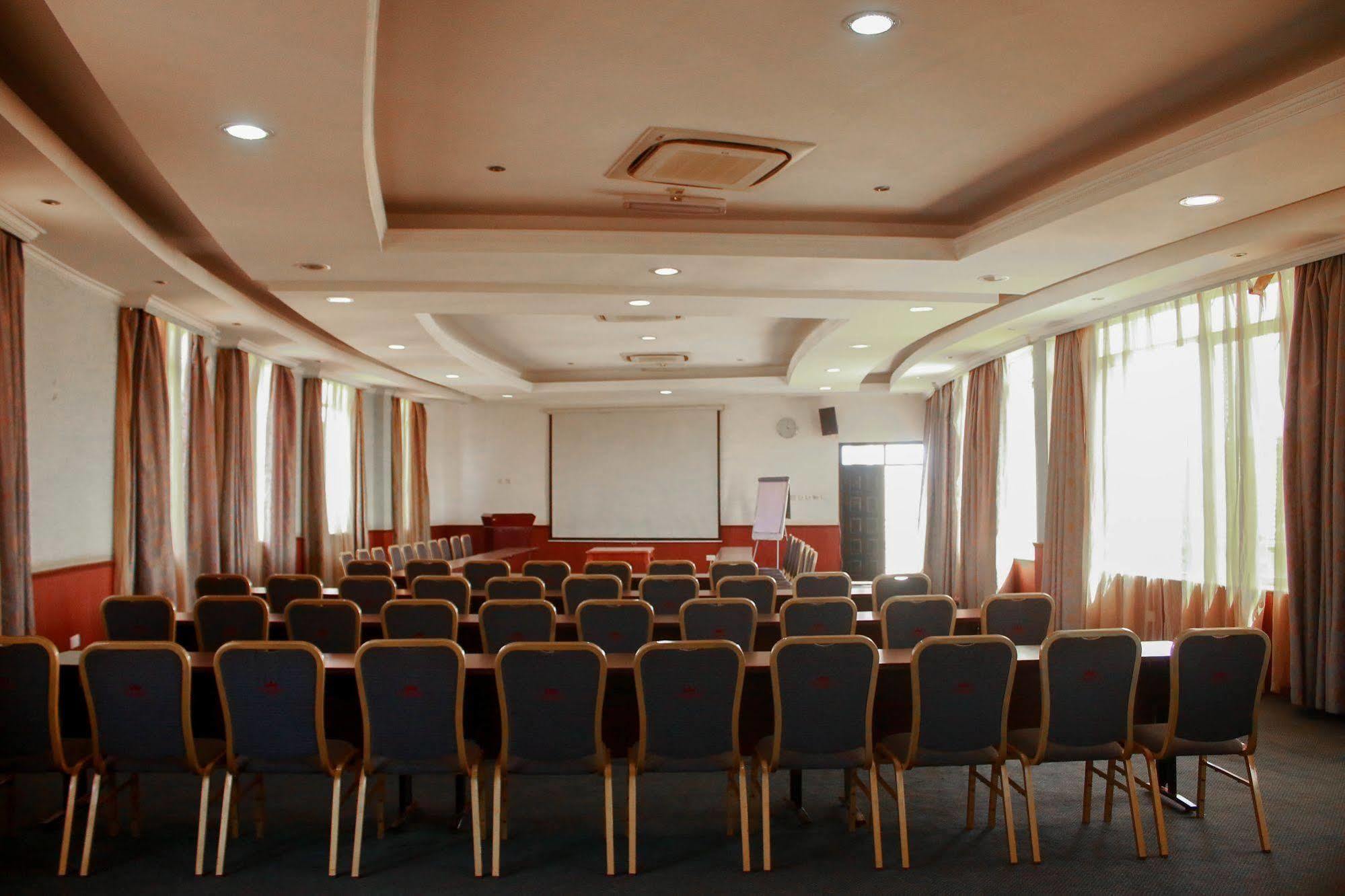City Royal Resort Hotel Kyambogo  Exterior photo